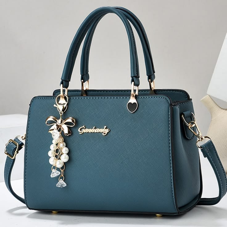 Signature Carry Effortless Style